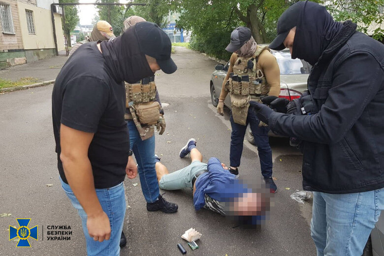 Two agents of Russian Federation were detained in Mykolaiv: they were monitoring HIMARS, positions of AFU and adjusting missile strikes on city 02