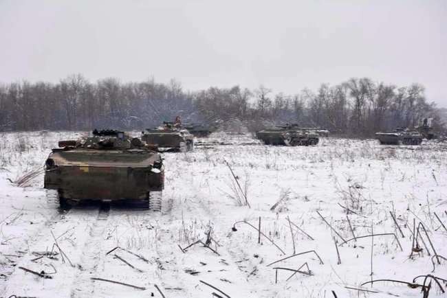 В зоне ООС на Луганщине прошли учения экипажей БМП 46-й ОДШБр 09