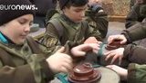 Euronews дополнил описание сюжета о школе саперов для детей в Евпатории упоминанием об оккупации Крыма, но не изменил видеоверсию