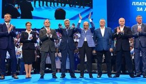 Відповідно до рішення РНБО в країні призупиняється діяльність низки політичних партій, серед яких ОПЗЖ, "Опоблок", "Партія Шарія", "Соцпартія" та ПСПУ, - Зеленський