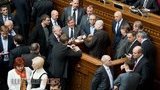 "Стоп диктатуре": оппозиция второй день блокирует Раду. ФОТОрепортаж + ВИДЕО