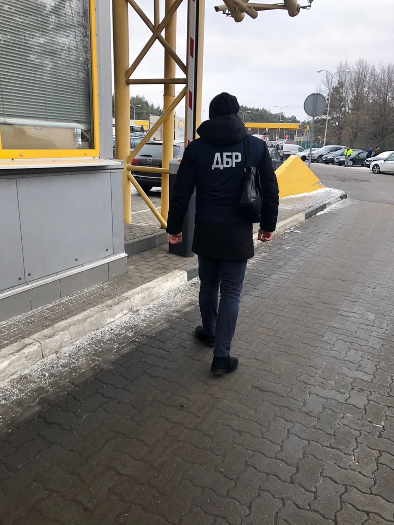 Митники з Волині завозили євробляхи, сховавши їх у фурах з товаром, - журналіст Плинський 08