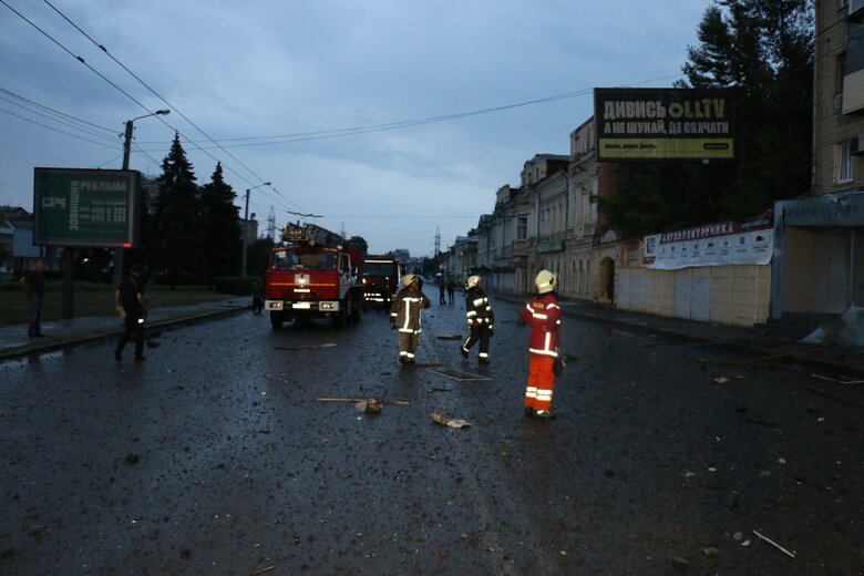 As result of Russian missile hitting residential building in Kharkiv, entrance was completely destroyed 05 As result of Russian missile hitting residential building in Kharkiv, entrance was completely destroyed 05
