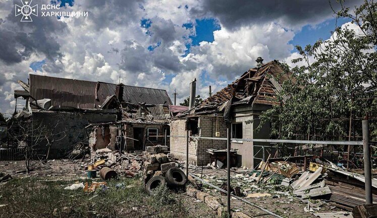 7 людей постраждали через удар КАБів по передмістю Харкова, є руйнування. ФОТОрепортаж