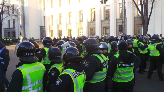 Поліція: Затримано найактивніших учасників акції під Радою, намети демонтовано 17