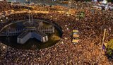 Сотни болельщиков собрались во время матча Украина-Англия в фан-зоне в Киеве. ФОТО