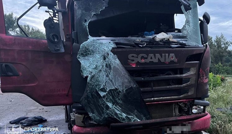 Російські БпЛА атакували дві АЗС на Харківщині: є поранений, пошкоджено автівки. ФОТОрепортаж