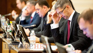 Порошенко закликав не звільнятися міністрів за квотою БПП