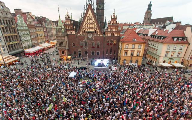 По всій Польщі відбулися багатотисячні демонстрації проти судової реформи 05