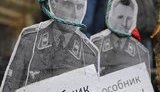 Коммунисты в Киеве "повесили" Шухевича и Бандеру. ФОТО