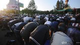 190 тысяч мусульман в центре Москвы отпраздновали Ураза-байрам. ФОТОрепортаж