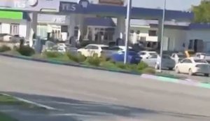Kilometer-long lines at gas stations after strike on oil depot in occupied Feodosia. VIDEO