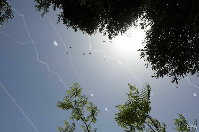 Ракетні обстріли і вуличні заворушення: кадри з Ізраїлю 22