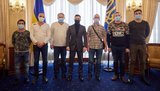 Виконано досить складну комбінацію. Повернення громадян - пріоритет України, - Зеленський зустрівся із моряками, звільненими з піратського полону в Нігерії. ФОТОрепортаж