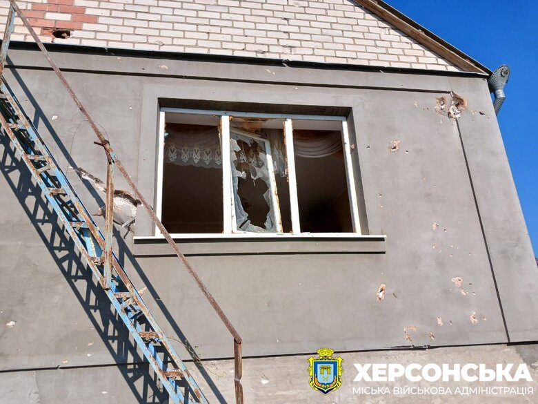 РФ масовано обстріляла Зеленівку на Херсонщині: пошкоджено понад 10 будинків