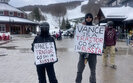 Акція протесту проти Джей Ді Венса у США