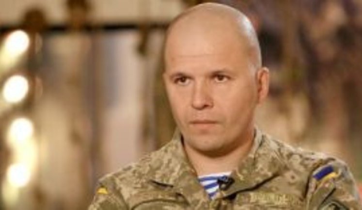 Командир 81 отдельной аэромобильной бригады полковник Евгений Мойсюк: "После того как пунктом постоянной дислокации для бригады стал Краматорск, я перевез сюда жену и дочь. Для моей семьи теперь это родной город"