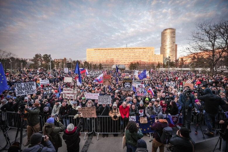 Словаки на протестах 21 лютого вимагали відставки Фіцо
