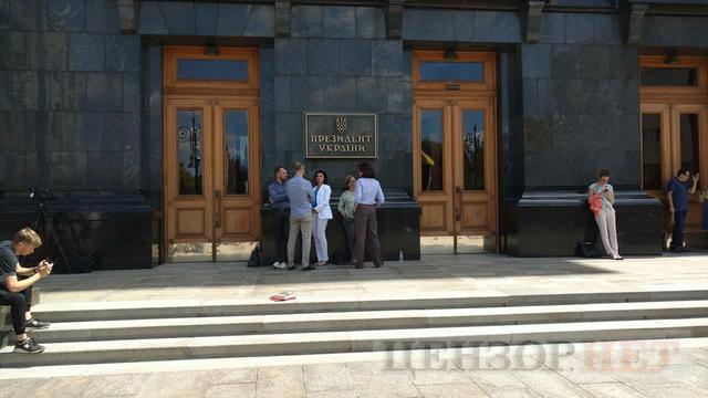 Березюк планує ночувати під АП: Якщо страждають львівяни, то я буду страждати тут, у Києві 01 Березюк планує ночувати під АП: Якщо страждають львівяни, то я буду страждати тут, у Києві 01