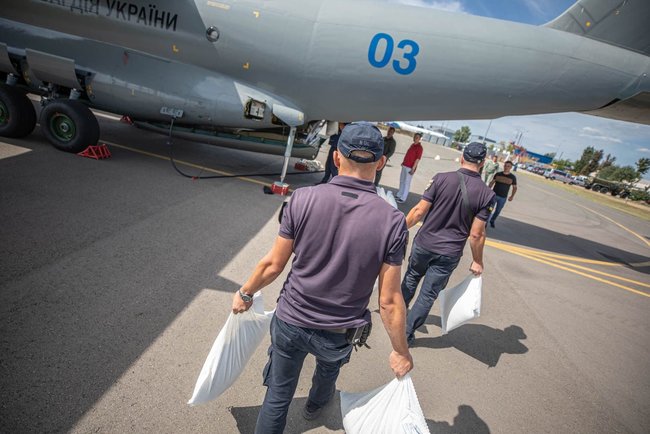 Ukraine sends five tonnes of humanitarian aid to Lebanon 08