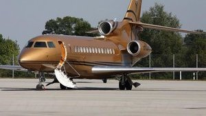 Akhmetov updated his fleet and bought a new Falcon 7Х business jet, like Putin's. PHOTOS