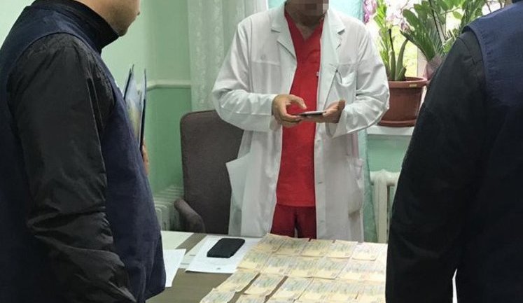 Прокуратура направила в суд дело в отношении двух чиновников Института рака, подозреваемых в организации схемы обогащения за счет онкобольных пациентов. ФОТО