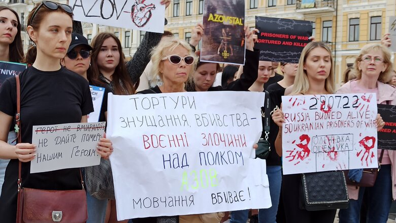 Акция Оленовка - новый Освенцим, организованная родственниками пленных защитников Азовстали, прошла в центре Киева 61