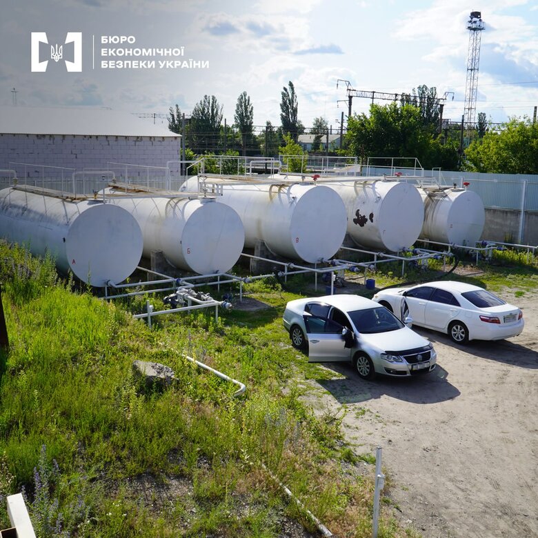 БЕБ знайшло на Київщині підпільну нафтобазу і мережу нелегальних АЗС