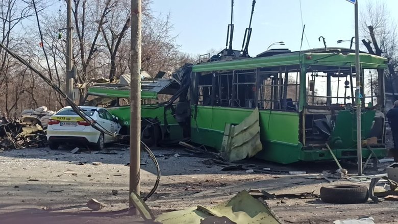 Наслідки падіння збитої російської крилатої ракети на Куренівку в Києві 13 Наслідки падіння збитої російської крилатої ракети на Куренівку в Києві 13