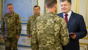 Управление делами Порошенко заплатит за изготовление наград 47 миллионов