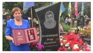 Мама Игоря Брановицкого: "Это награда всех погибших в аэропорту"