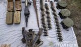 Арсенал оружия и боеприпасов обнаружен в тайнике на Днепропетровщине, - Нацполиция. ФОТО