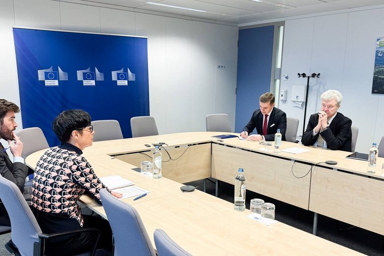 Порошенко зустрівся із єврокомісаркою Мартою Кос: що відомо?