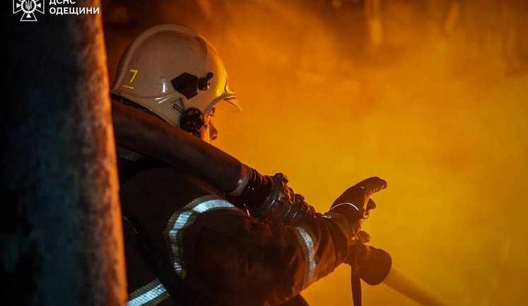 Удар по Одесі: РФ атакувала торгове судно