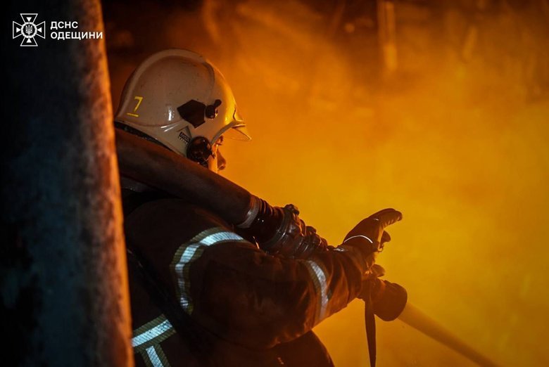 Ночью российские ударные беспилотники атаковали Одессу и область, целясь по инфраструктуре.