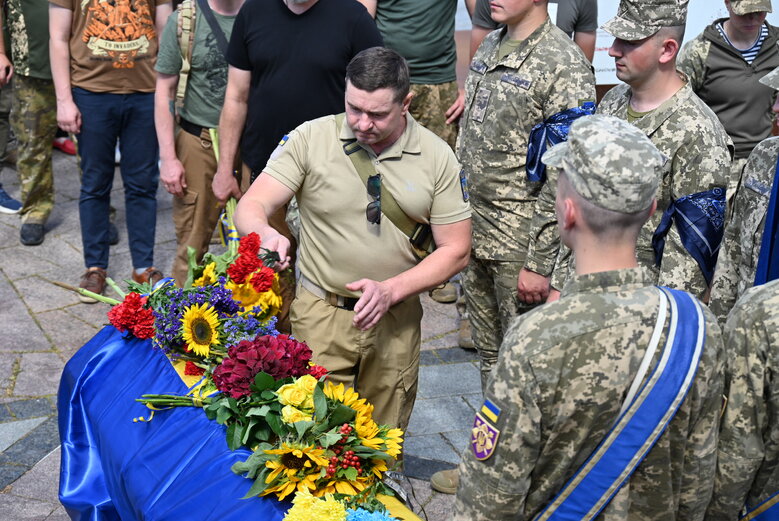 С погибшим воином Андреем Веремиенко простились в Киеве 16