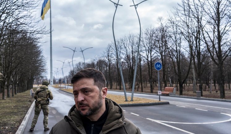 Зеленський відкинув відмову від Донбасу для миру з РФ: "Справа не в кілометрах, а в людях"