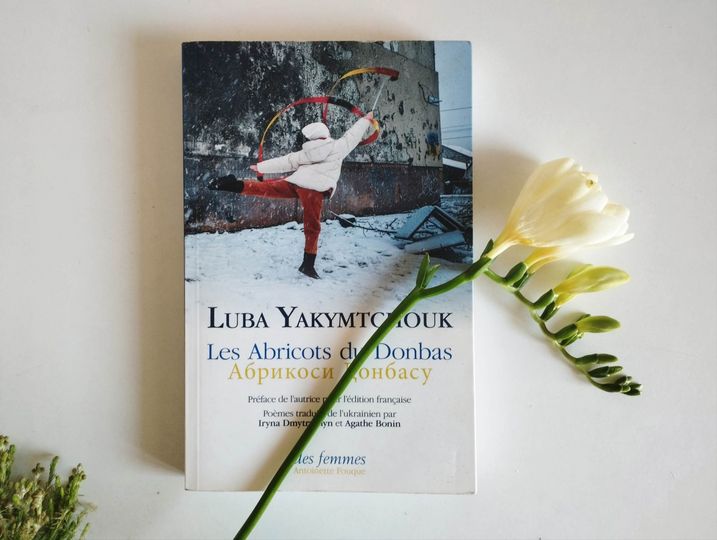 Деньов озвучила французькою книгу української поетеси Якимчук Абрикоси Донбасу 02