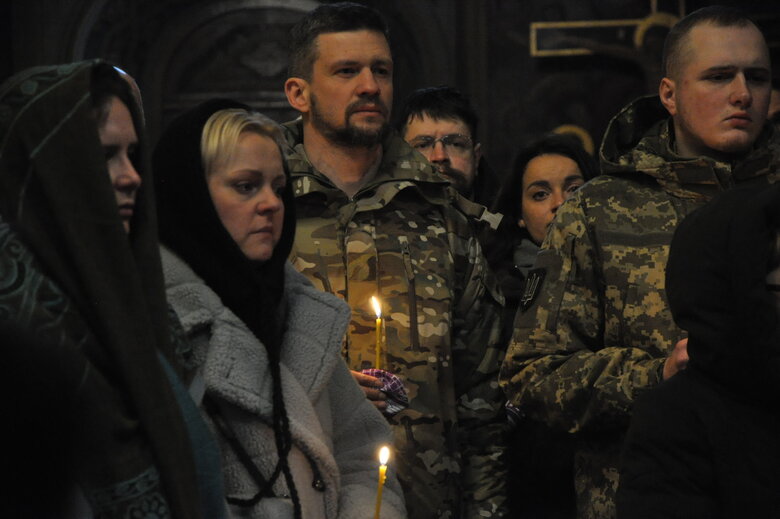 Зі столичним екскурсоводом та воїном Сергієм Мироновим, який загинув у бою з окупантами, попрощалися у Києві 57