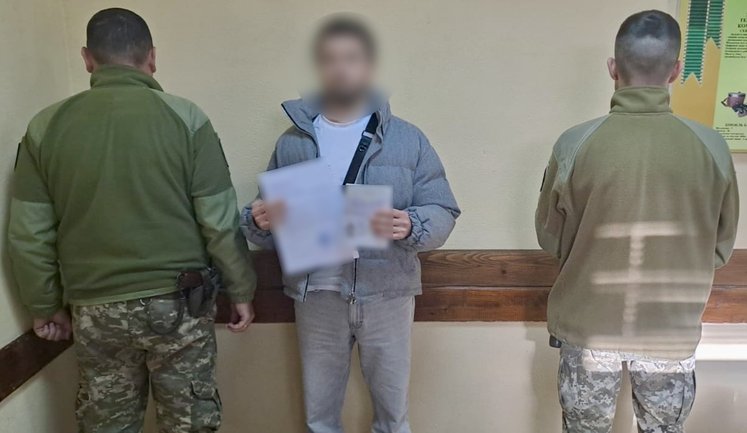 В поезде "Киев – Бухарест" задержали мужчину с поддельными документами о командировке. ФОТОРЕПОРТАЖ