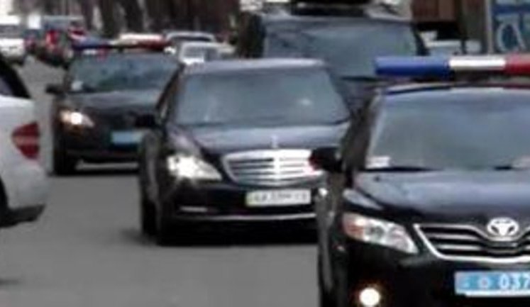 Янукович прилетел в Канев: город перекрыт, на Тарасову гору никого не пускают