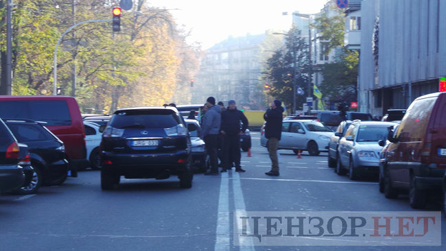 Владельцы евроблях пикетируют Раду с требованием принятия законопроектов, снижающих акциз на растаможку машин: движение по ул. Грушевского заблокировано 02