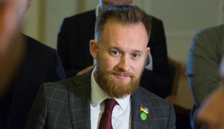 "Слуга народа" Камельчук: Вакцинация уже несет смерть, ее продвигают фантастические маркетологи