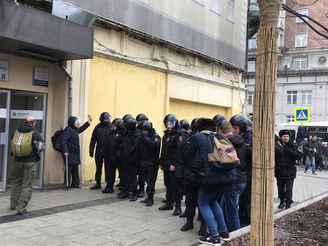 Riot police massively apprehend rally participants in Moscow 03 Riot police massively apprehend rally participants in Moscow 03