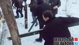 Бунт в Киеве: горожане сожгли забор стройплощадки у озера Тельбин и перекрыли дорогу. ФОТОрепортаж+ВИДЕО