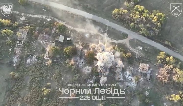 HIMARS знищив будівлю з окупантами: удар 225 полку "Чорний Лебідь". ВIДЕО