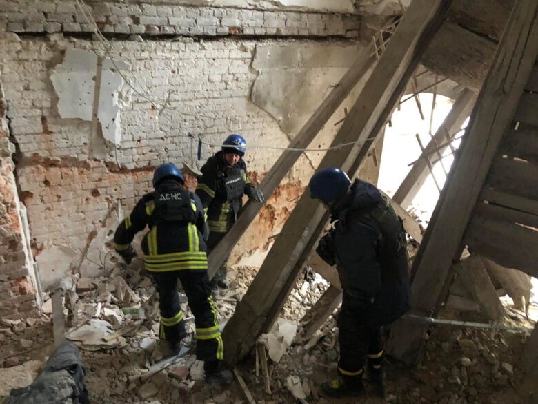 Rescuers found another body under rubble in Sviatohirsk Lavra 02