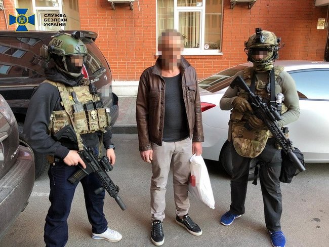Затримано шістьох учасників угруповання, яке налагодило контрабанду наркотиків із країн Латинської Америки і Європи та їхній збут на Київщині, - СБУ 07