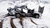 В Крыму грузовик на заснеженной трассе смял в лепешку "Таврию". ФОТО с места аварии