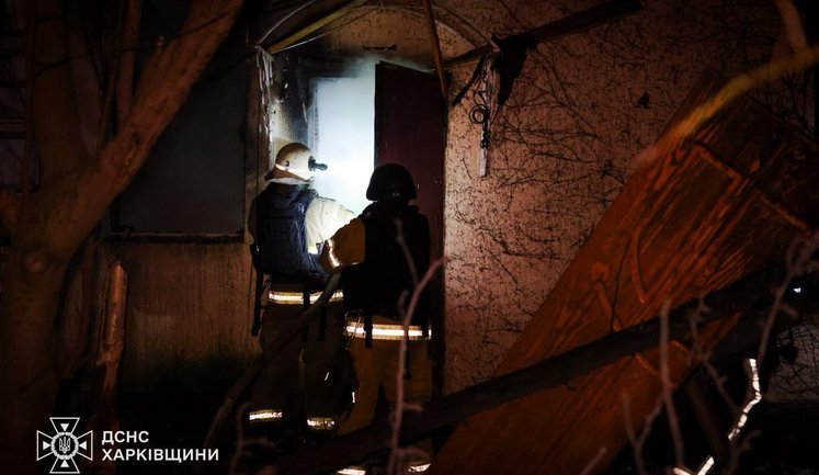 Наслідки удару РФ по приватному сектору Харкова: загинула жінка, троє поранених. ФОТОрепортаж
